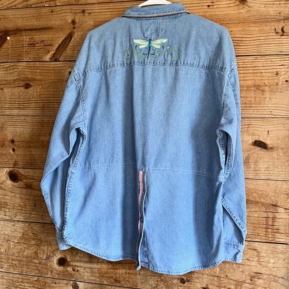 Sierra Pacific Denim Floral & Dragonfly Embroidered Top - Picture 4 of 14